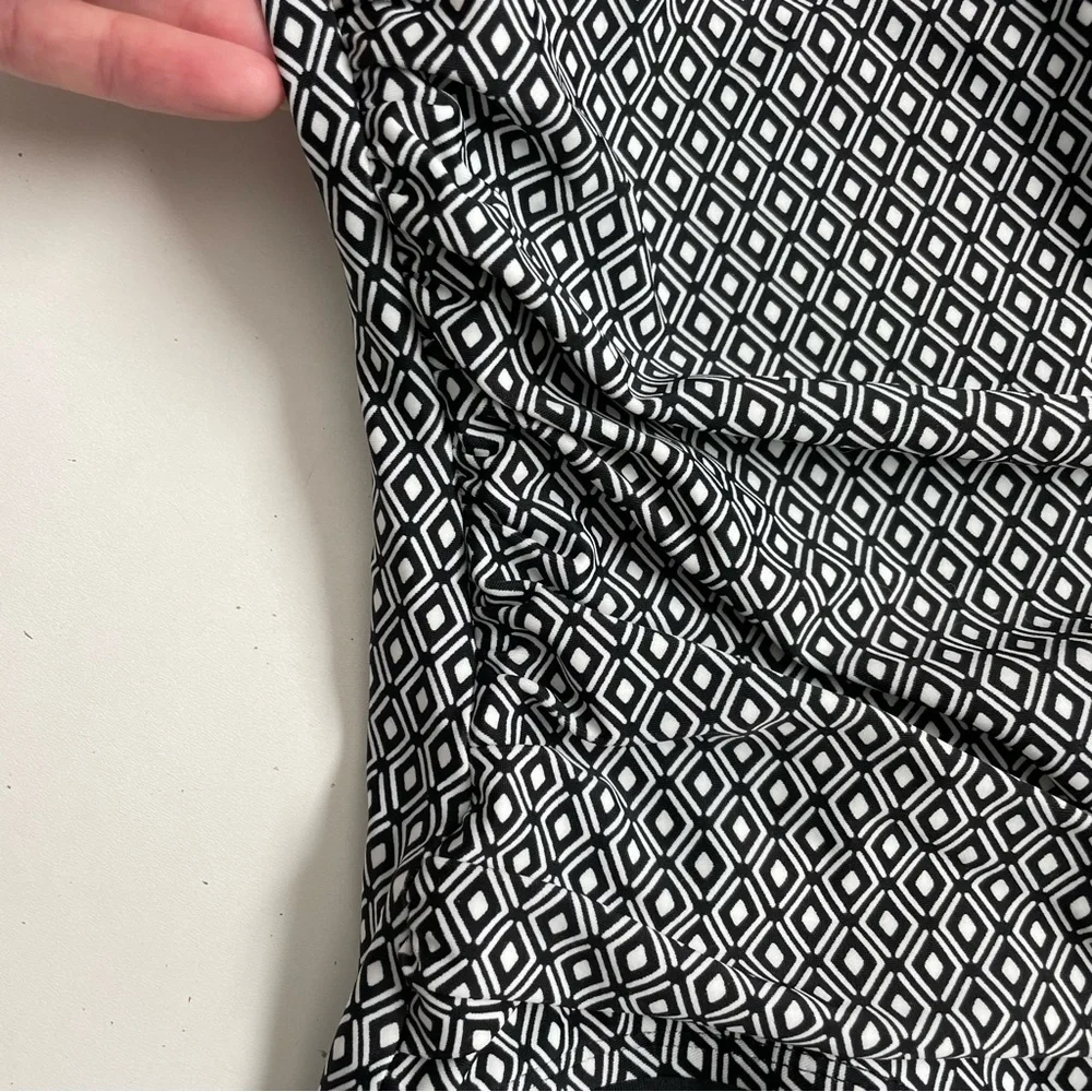 DKNY Swimsuit One Piece Geometric Padded Shelf Bra Ruching Boning Black White - Picture 3 of 16
